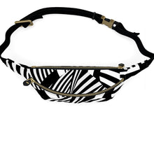 Load image into Gallery viewer, Marsupio in pelle linea Mai invisibili