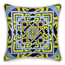 Carica l'immagine nel visualizzatore di Gallery, Cuscino artistico in seta linea Ara pacis