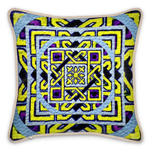 Carica l'immagine nel visualizzatore di Gallery, Cuscino artistico in seta linea Ara pacis