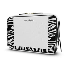 Load image into Gallery viewer, Borsetta in pelle beauty Linea Mistero 2

