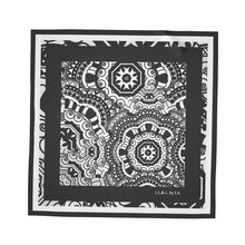 Load image into Gallery viewer, Foulard in seta linea Multi grafica
